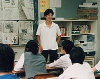 記者時代には、しばしば西多摩各地の中学校で講演も。